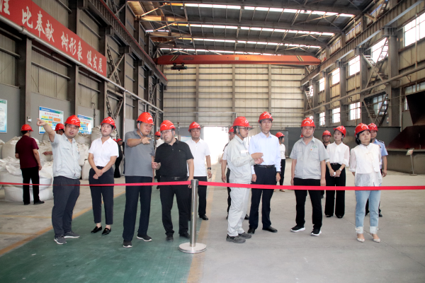 潼關(guān)縣總工會(huì)“奮進(jìn)強(qiáng)國路 闊步新征程——?jiǎng)?chuàng)新發(fā)展看勞?！眲谀Ｓ^摩座談會(huì)在公司舉行